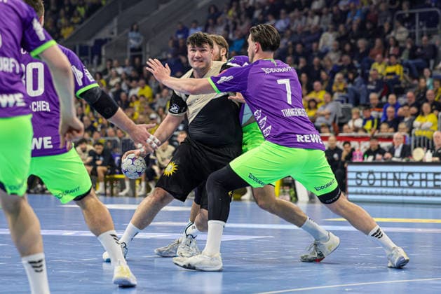 08 03 2026, xhettx, Handball Daikin HBL, Rhein Neckar Loewen Bergischer HC v l Aron Seesing Bergischer HC, 49 prevails against Robert Timmermeister Rhein Neckar Löwen, 7 DFL DFB REGULATIONS PROHIBIT ANY USE OF PHOTOGRAPHS as IMAGE SEQUENCES and or QUASI VIDEO