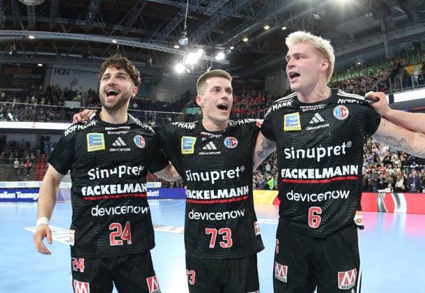 08 03 2026 Handball 1 Bundesliga DAIKIN HBL Season 2025 2026 24 Matchday HC Erlangen Metropolregion Nuremberg HCE GWD Minden DaMa xdaxmax Cheering Joy after the end of the match Team of HC Erlangen HCE applauds Joy Hans Lukas Willax 24, HC Erlangen HCE Viggo Kristjansson 73, HC Erlangen HCE Marek Nissen 6, HC Erlangen HCE