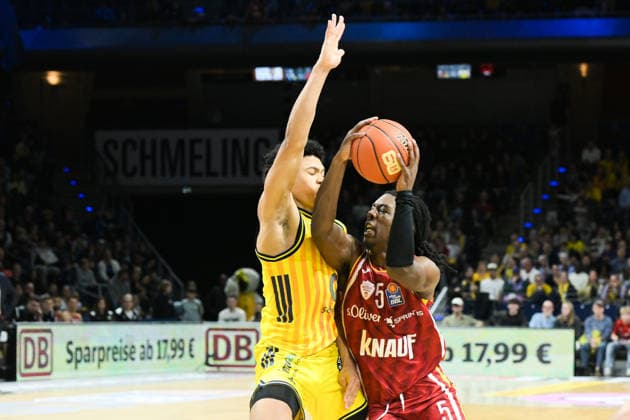 08 03 2026, xlakx, Basketball easyCredit BBL Bundesliga, Alba Berlin Fitness First Würzburg Baskets v l Jack Kayil Alba Berlin , Marcus Carr Würzburg Baskets duel, duel, fight, tackle Berlin Daniel Lakomski