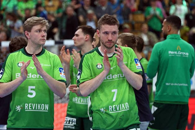 08 03 2026, xovx, Handball Daikin Handball Bundesliga, HSG Wetzlar MT Melsungen v l Tristan Kirschner HSG Wetzlar , Dominik Mappes HSG Wetzlar disappointed, looking disappointed after the defeat against MT Melsungen Wetzlar Buderus Arena Hessen Germany EN