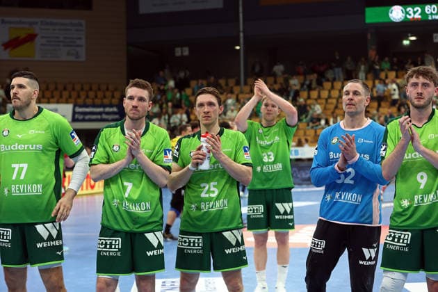 08 03 2026, xovx, Handball Daikin Handball Bundesliga, HSG Wetzlar MT Melsungen Long faces after the defeat against MT Melsungen at f l Stefan Cavor HSG Wetzlar , Dominik Mappes HSG Wetzlar , Justin Müller HSG Wetzlar , Georg Löwen HSG Wetzlar , Andreas Palicka HSG Wetzlar and Niklas Theiß HSG Wetzlar Wetzlar Buderus Arena Hessen Germany EN