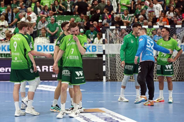 08 03 2026, xovx, Handball Daikin Handball Bundesliga, HSG Wetzlar MT Melsungen Long faces among the players of HSG Wetzlar after the 32 38 defeat against MT Melsungen in the Hessen derby Wetzlar Buderus Arena Hessen Germany EN