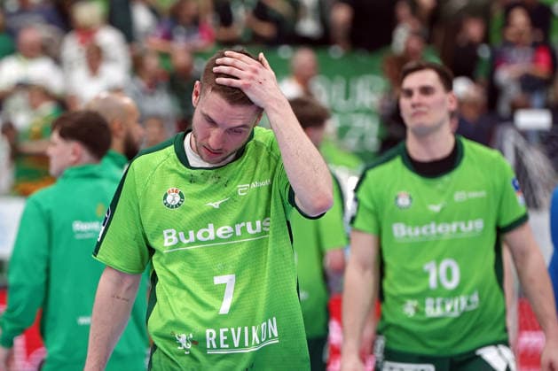 08 03 2026, xovx, Handball Daikin Handball Bundesliga, HSG Wetzlar MT Melsungen Dominik Mappes HSG Wetzlar and Josip Simic HSG Wetzlar disappointed, looking disappointed after the defeat against MT Melsungen Wetzlar Buderus Arena Hessen Germany EN