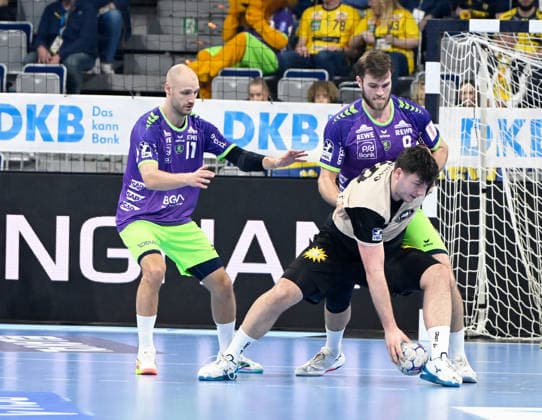 HBL Handball Bundesliga Season 2025 26 Mannheim SAP Arena 08 03 2026 Rhein Neckar Löwen rnl Bergischer HC bhc Aron SEESING bhs , front Lukas SANDELL Rhein Neckar Löwen , left, Steven Plucnar JACOBSEN Rhein Neckar Löwen , right HBL Handball Bundesliga