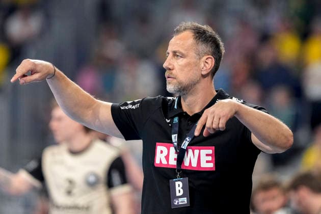 Maik Machulla coach, head coach, RNL , gives instructions, gestures, gesticulates with arms, single picture, single photo, action, action, 08 03 2026, Mannheim Germany , Handball, Bundesliga, Rhein Neckar Löwen Bergischer HC xozx
