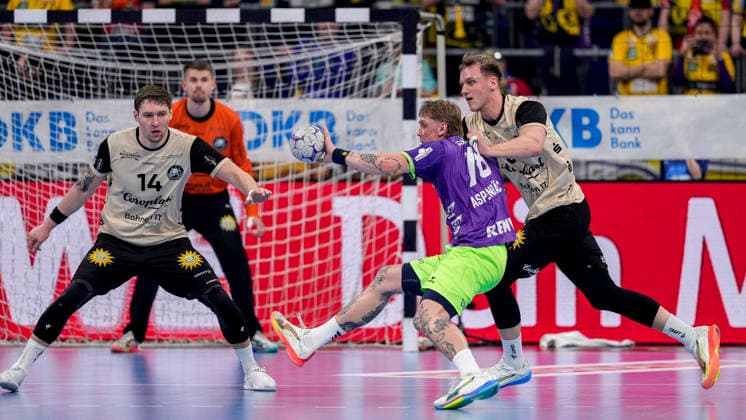 from left Gerdas Babarskas BHC, 14 , Edwin Aspenbäck RNL, 78 , Nico Schöttle BHC, 8 , duel, duel, tackle, tackling, dynamics, action, action, 08 03 2026, Mannheim Germany , Handball, Bundesliga, Rhein Neckar Löwen Bergischer HC xozx