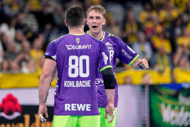 from left Jannik Kohlbacher RNL, 80 , scorer Edwin Aspenbäck RNL, 78 , player of Rhein Neckar Löwen, cheer about a goal, jubilation, goal celebration, celebrate the goal, goal, celebration, cheers about the goal, rejoicing, joy, rejoices, optimistic, positive, game scene, highlight, action, action, in the purple special jersey for International Womens Day 2026, 08 03 2026, Mannheim Germany , Handball, Bundesliga, Rhein Neckar Löwen Bergischer HC xozx