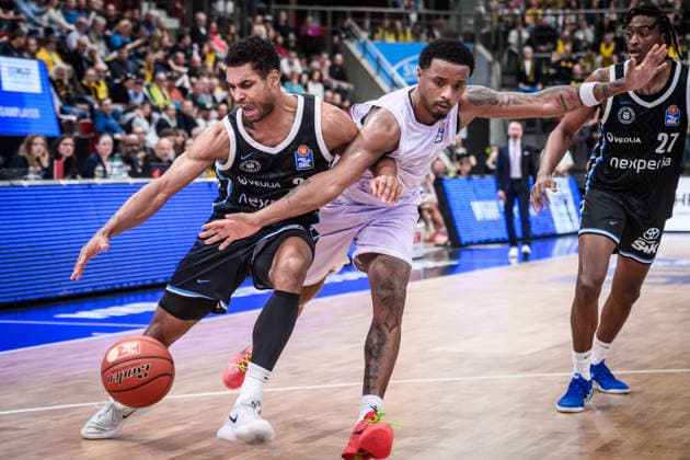 Kenneth Ogbe Veolia Towers Hamburg, 25 vs Elijah Hughes MHP RIESEN Ludwigsburg, 07 GER, MHP Riesen Ludwigsburg Veolia Towers Hamburg, Basketball Bundesliga, easycredit BBL, 23 Matchday, Season 2025 2026, 08 03 2026 GER, MHP Riesen Ludwigsburg Veolia Towers Hamburg, Basketball Bundesliga, easycredit BBL, 23 Matchday, Season 2025 2026, 08 03 2026 Ludwigsburg Copyright: xSandyxDinkelackerx EP_SDR