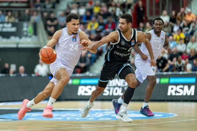Brandon Tischler MHP RIESEN Ludwigsburg, 24 , Kenneth Ogbe Veolia Towers Hamburg, 25 , GER, MHP Riesen vs Veolia Towers Hamburg, Basketball Bundesliga, easycredit BBL, Matchday 23, Season 2025 2026, 08 03 2026, GER, MHP Riesen vs Veolia Towers Hamburg, Basketball Bundesliga, easycredit BBL, Matchday 23, Season 2025 2026, 08 03 2026 Ludwigsburg Copyright: xEibner-Pressefoto SaschaxWaltherx EP_EER
