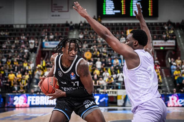 Devon Daniels IV Veolia Towers Hamburg, 21 vs Maxwell Dongmo Temoka MHP RIESEN Ludwigsburg, 39 GER, MHP Riesen Ludwigsburg Veolia Towers Hamburg, Basketball Bundesliga, easycredit BBL, 23 Matchday, Season 2025 2026, 08 03 2026 GER, MHP Riesen Ludwigsburg Veolia Towers Hamburg, Basketball Bundesliga, easycredit BBL, 23 Matchday, Season 2025 2026, 08 03 2026 Ludwigsburg Copyright: xSandyxDinkelackerx EP_SDR
