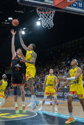 GER, Basketball, easy Credit BBL, EWE Baskets Oldenburg vs Rasta Vechta 08 03 2026, EWE Arena, Oldenburg, GER, easy Credit BBL, EWE Baskets Oldenburg vs Rasta Vechta, pictured Tibor PLEIß PLEISS Rasta Vechta 22 Michale KYSER EWE Baskets Oldenburg 12 Nicholas TISCHLER EWE Baskets Oldenburg 11 nordphotoxgmbhx xRojahn nph00310