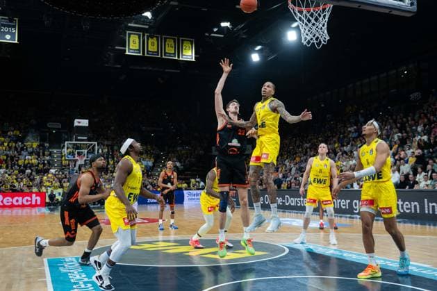 GER, Basketball, easy Credit BBL, EWE Baskets Oldenburg vs Rasta Vechta 08 03 2026, EWE Arena, Oldenburg, GER, easy Credit BBL, EWE Baskets Oldenburg vs Rasta Vechta, pictured Tibor PLEIß PLEISS Rasta Vechta 22 Michale KYSER EWE Baskets Oldenburg 12 Nicholas TISCHLER EWE Baskets Oldenburg 11 nordphotoxgmbhx xRojahn nph00310