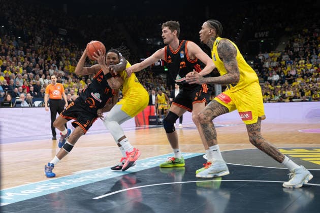 GER, Basketball, easy Credit BBL, EWE Baskets Oldenburg vs Rasta Vechta 08 03 2026, EWE Arena, Oldenburg, GER, easy Credit BBL, EWE Baskets Oldenburg vs Rasta Vechta, pictured Alonzo VERGE JR Rasta Vechta 11 Brain FOBBS EWE Baskets Oldenburg 4 Tibor PLEIß PLEISS Rasta Vechta 22 Michale KYSER EWE Baskets Oldenburg 12 nordphotoxgmbhx xRojahn nph00310