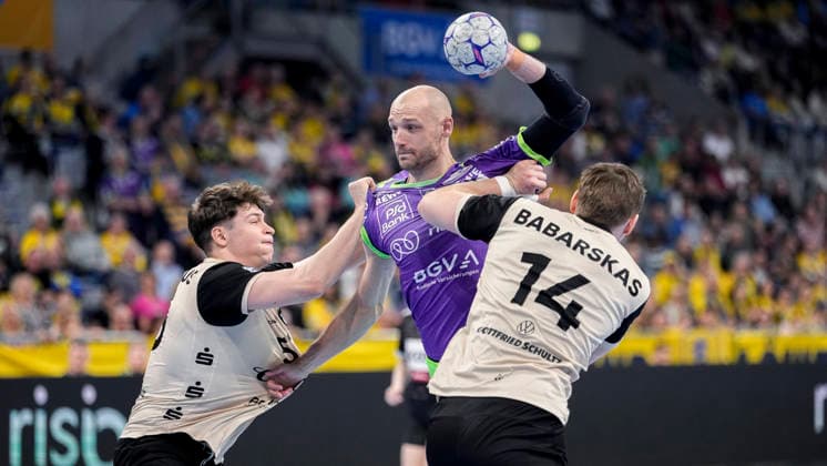 from left Sören Steinhaus BHC, 53 , Lukas Sandell RNL, 11 , Gerdas Babarskas BHC, 14 , duel, duel, tackle, tackling, dynamics, action, action, in purple special jersey for International Womens Day 2026, 08 03 2026, Mannheim Germany , Handball, Bundesliga, Rhein Neckar Löwen Bergischer HC xozx