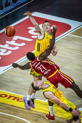Basketball Berlin 08 03 2026 Season 2025 2026 EasyCredit BBL 1 Bundesliga Men, Men Alba Berlin Fitness First Würzburg Baskets Eddy Edigin Würzburg, No 27 Moses Wood Alba Berlin, No 11 Justin Bean Alba Berlin, No 34