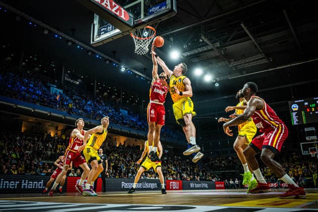 Basketball Berlin 08 03 2026 Season 2025 2026 EasyCredit BBL 1 Bundesliga Men, Men Alba Berlin Fitness First Würzburg Baskets Davion Mintz Würzburg, No 10 Justin Bean Alba Berlin, No 34