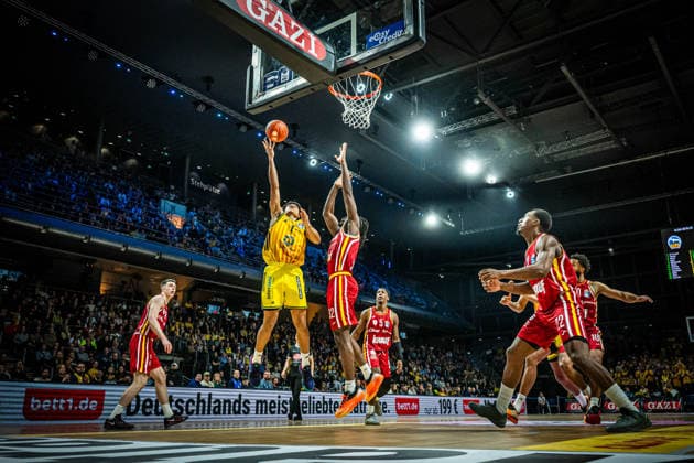 Basketball Berlin 08 03 2026 Season 2025 2026 EasyCredit BBL 1 Bundesliga Men, Men Alba Berlin Fitness First Würzburg Baskets Jack Kayil Alba Berlin, No 07 Charles Thompson Würzburg, No 32