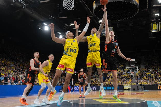 GER, Basketball, easy Credit BBL, EWE Baskets Oldenburg vs Rasta Vechta 08 03 2026, EWE Arena, Oldenburg, GER, easy Credit BBL, EWE Baskets Oldenburg vs Rasta Vechta, pictured Michale KYSER EWE Baskets Oldenburg 12 Nicholas TISCHLER EWE Baskets Oldenburg 11 Tibor PLEIß PLEISS Rasta Vechta 22 nordphotoxgmbhx xRojahn nph00310