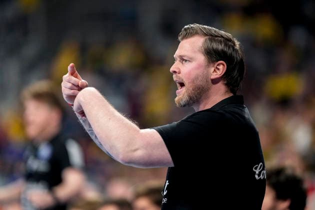 Arnor Thor Gunnarsson coach, head coach, BHC , gives instructions, gestures, gesturing with arms, single picture, single photo, action, action, 08 03 2026, Mannheim Germany , Handball, Bundesliga, Rhein Neckar Löwen Bergischer HC xozx