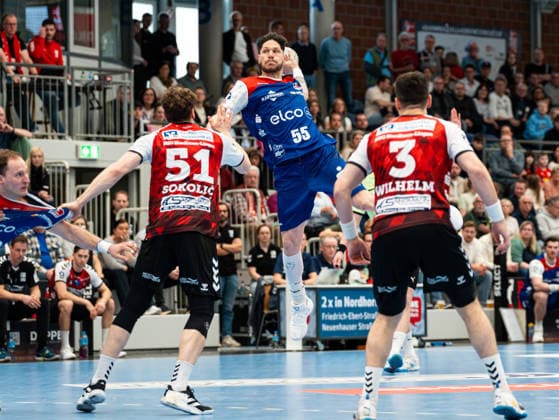 Csaba Leimeter HBW Balingen Weilstetten, 55 throwing a shot on goal against Luka Sokolic HSG Nordhorn Lingen, 51 and Christian Wilhelm HSG Nordhorn Lingen, 03 HSG Nordhorn Lingen vs HBW Balingen Weilstetten , Handball, 2 Bundesliga, Matchday 23, Season 2025 2026, 08 03 2026 HSG Nordhorn Lingen vs HBW Balingen Weilstetten , Handball, 2 Bundesliga, Matchday 23, Season 2025 2026, 08 03 2026 Nordhorn Copyright: xEibner-Pressefoto DamianxKruczynx EP_DKI