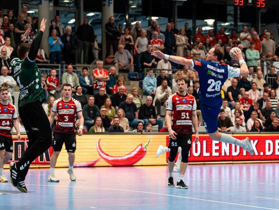 Tobias Heinzelmann HBW Balingen Weilstetten, 28 on goal throw against Kristian van der Merwe HSG Nordhorn Lingen, 01 HSG Nordhorn Lingen vs HBW Balingen Weilstetten , Handball, 2 Bundesliga, Matchday 23, Season 2025 2026, 08 03 2026 HSG Nordhorn Lingen vs HBW Balingen Weilstetten , Handball, 2 Bundesliga, Matchday 23, Season 2025 2026, 08 03 2026 Nordhorn Copyright: xEibner-Pressefoto DamianxKruczynx EP_DKI