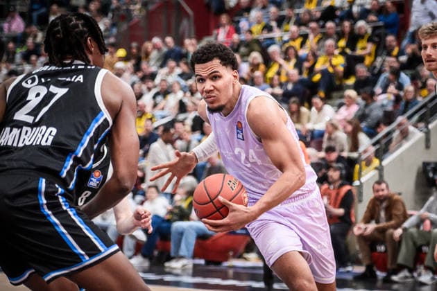 Brandon Tischler MHP RIESEN Ludwigsburg, 24 vs Karl Gamble II Veolia Towers Hamburg, 27 GER, MHP Riesen Ludwigsburg Veolia Towers Hamburg, Basketball Bundesliga, easycredit BBL, 23 Matchday, Season 2025 2026, 08 03 2026 GER, MHP Riesen Ludwigsburg Veolia Towers Hamburg, Basketball Bundesliga, easycredit BBL, 23 Matchday, Season 2025 2026, 08 03 2026 Ludwigsburg Copyright: xSandyxDinkelackerx EP_SDR