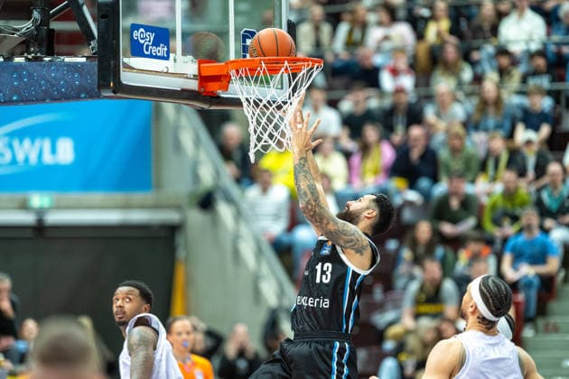 Elijah Hughes MHP RIESEN Ludwigsburg, 07 , Martin Breunig Veolia Towers Hamburg, 13 , Ross Williams Veolia Towers Hamburg, 34 , GER, MHP Riesen vs Veolia Towers Hamburg, Basketball Bundesliga, easycredit BBL, 23 Spieltag, Spielzeit 2025 2026, 08 03 2026, GER, MHP Riesen vs Veolia Towers Hamburg, Basketball Bundesliga, easycredit BBL, 23 Spieltag, Spielzeit 2025 2026, 08 03 2026 Ludwigsburg Copyright: xEibner-Pressefoto SaschaxWaltherx EP_EER