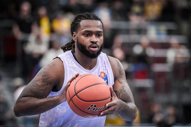Traveon Buchanan MHP RIESEN Ludwigsburg, 02 full concentration before free throw GER, MHP Riesen Ludwigsburg Veolia Towers Hamburg, Basketball Bundesliga, easycredit BBL, 23 Matchday, Season 2025 2026, 08 03 2026 GER, MHP Riesen Ludwigsburg Veolia Towers Hamburg, Basketball Bundesliga, easycredit BBL, 23 Matchday, Season 2025 2026, 08 03 2026 Ludwigsburg Copyright: xSandyxDinkelackerx EP_SDR
