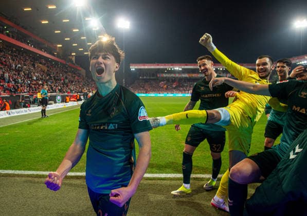 Soccer, Men, Season 2025 2026, 1 Bundesliga 25 Matchday , 1 FC Union Berlin SV Werder Bremen, f l Patrice Covic Bremen , Marco Friedl Bremen , Goalkeeper Mio Backhaus Bremen , Julian Malatini Bremen , Celebration after goal to 1 4, 08 03 2026, Copyright: xSebastianxRäppold MatthiasxKochx