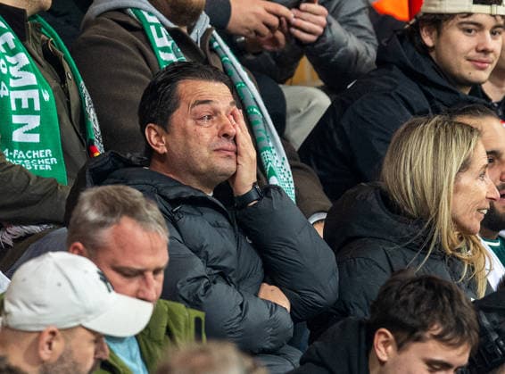 Soccer, Men, Season 2025 2026, 1 Bundesliga 25 Matchday , 1 FC Union Berlin SV Werder Bremen, Coach Ante Covic cries in the stands after his son Patrice Covic Bremens goal for 1 4, 08 03 2026, Copyright: xSebastianxRäppold MatthiasxKochx