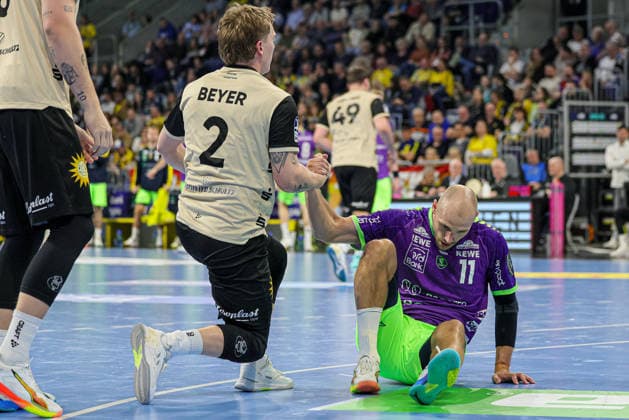 08 03 2026, xhettx, Handball Daikin HBL, Rhein Neckar Loewen Bergischer HC v l Noah Beyer Bergischer HC, 2 helps Lukas Sandell Rhein Neckar Löwen, 11 high DFL DFB REGULATIONS PROHIBIT ANY USE OF PHOTOGRAPHS as IMAGE SEQUENCES and or QUASI VIDEO