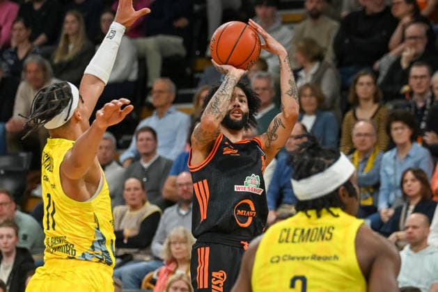 Tevin Brown RASTA Vechta, 10 throws EWE Baskets Oldenburg vs RASTA Vechta, easyCredit Basketball Bundesliga, Matchday 23, Season 2025 2026, 08 03 2026, EWE Baskets Oldenburg vs RASTA Vechta, easyCredit Basketball Bundesliga, Matchday 23, Season 2025 2026, 08 03 2026 Oldenburg Copyright: xEibner-Pressefoto RobertxGertzenx EP_RGN