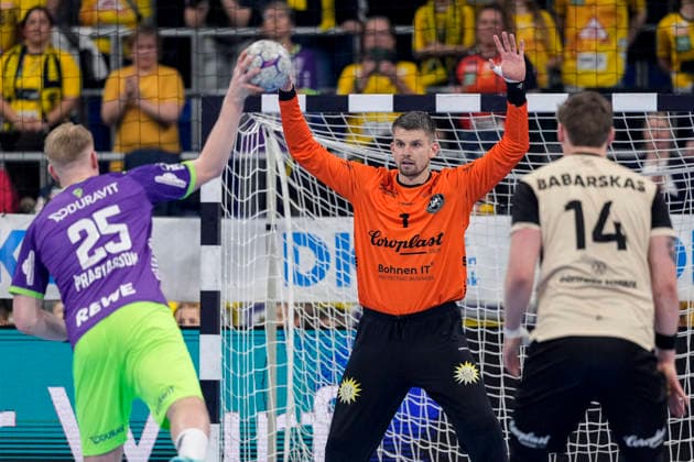 from left Haukur Thrastarson RNL, 25 , Christopher Rudeck Goalkeeper, BHC, 1 , Gino Steenaerts RNL, 14 , at seven meter, 7 meter, penalty throw, game scene, action, action, 08 03 2026, Mannheim Germany , Handball, Bundesliga, Rhein Neckar Löwen Bergischer HC xozx