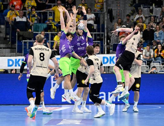 HBL Handball Bundesliga Season 2025 26 Mannheim SAP Arena 08 03 2026 Rhein Neckar Löwen rnl Bergischer HC bhc 28 25 The wall of the RNL held Gino STEENAERTS Rhein Neckar Löwen m ,i, and Steven Plucnar JACOBSEN Rhein Neckar Löwen HBL Handball Bundesliga
