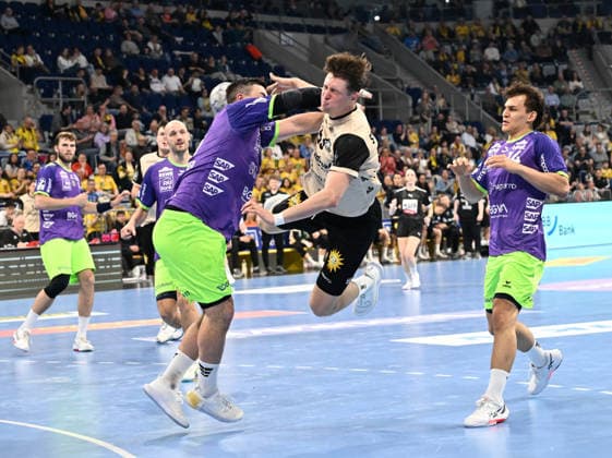 HBL Handball Bundesliga Season 2025 26 Mannheim SAP Arena 08 03 2026 Rhein Neckar Löwen rnl Bergischer HC bhc 28 25 Jannik KOHLBACHER Rhein Neckar Löwen , lik Sören STEINHAUS bhc HBL Handball Bundesliga