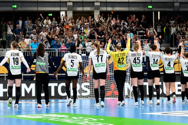 Handball, Women European Championship Qualification, Germany Slovenia, 2nd Round, Group 3, Final Cheers Final Cheers Emotion Joy Heidelberg SNP Dome Baden Württemberg Germany