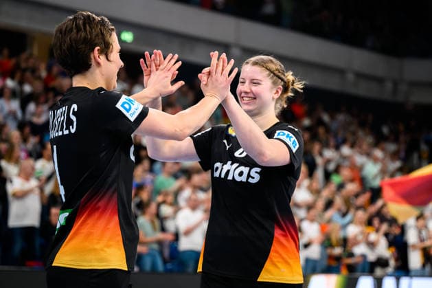 Handball, Womens European Championship Qualification, Germany Slovenia, 2nd round, Group 3, from left Alina Grijseels Germany , Nina Engel Germany Heidelberg SNP Dome Baden Württemberg Germany