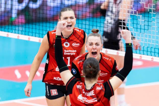 1 Volleyball Bundesliga Women Schwarz Weiss Erfurt vs Dresdner SC Erfurt 08 03 2026 Cheers, Jette Kuipers 8 Dresdner SC center and Emma Grome 4 Dresdner SC 1 Volleyball Bundesliga Women Schwarz Weiss Erfurt vs Dresdner SC Riethsporthalle Erfurt 08 03 2026 Copyright: xBEAUTIFULxSPORTS Duehringx