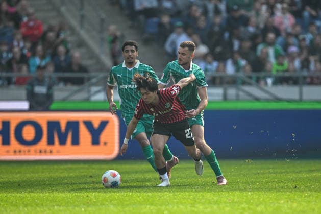 2 Bundesliga Hannover 96 SpVgg Greuther Fuerth on 08 03 2026 at the HDI Arena in Hannover Hayate Matsuda Hannover in a duel against Dennis Srbeny Fuerth MT