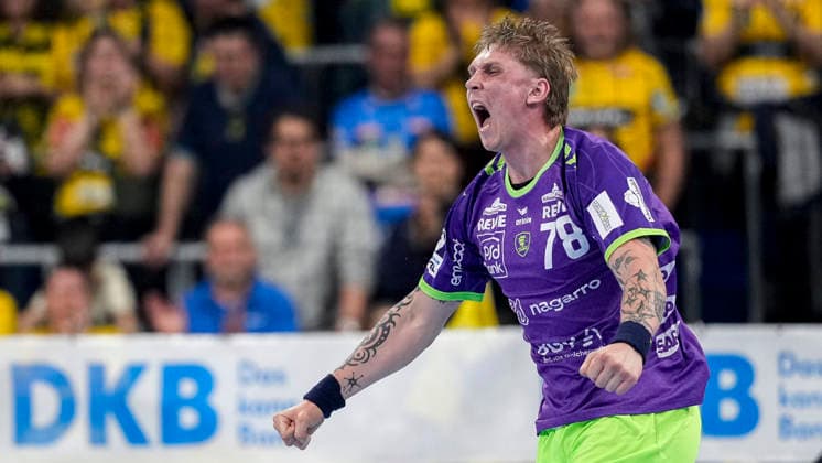 Goalscorer Edwin Aspenbäck RNL, 78 , Rhein Neckar Löwen player, celebrates a goal, cheer, cheer, goal celebration, celebrate the goal, goal, celebration, cheers about the goal, joy, joy, optimistic, positive, game scene, highlight, single picture, single photo, action, action, in purple special jersey for International Womens Day 2026, 08 03 2026, Mannheim Germany , Handball, Bundesliga, Rhein Neckar Löwen Bergischer HC xozx