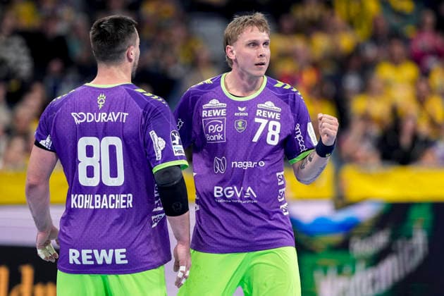 from left Jannik Kohlbacher RNL, 80 , scorer Edwin Aspenbäck RNL, 78 , player of Rhein Neckar Löwen, cheer about a goal, jubilation, goal celebration, celebrate the goal, goal, celebration, cheers about the goal, rejoicing, joy, rejoices, optimistic, positive, game scene, highlight, action, action, in the purple special jersey for International Womens Day 2026, 08 03 2026, Mannheim Germany , Handball, Bundesliga, Rhein Neckar Löwen Bergischer HC xozx