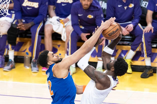 March 8, 2026, Los Angeles, California, USA: New York KnicksÃ¢â‚¬â ¢ Karl-Anthony Towns (32) blocks a shot by Los Angeles LakersÃ¢â‚¬â ¢ Deandre Ayton (5) during an NBA, Basketball Herren, USA basketball game at Crypto.com Arena on Sunday, March 8, 2026 in Los Angeles. NBA 2026: Knicks Vs Lakers  - ZUMAc68_ 20260308_zaf_c68_012 Copyright: xRingoxChiux