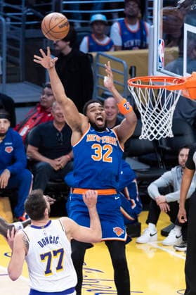March 8, 2026, Los Angeles, California, USA: New York KnicksÃ¢â‚¬â ¢ Karl-Anthony Towns (32) shoots against Los Angeles LakersÃ¢â‚¬â ¢ Luka DonÄÂiÄ¡ (77) during an NBA, Basketball Herren, USA basketball game at Crypto.com Arena on Sunday, March 8, 2026 in Los Angeles. NBA 2026: Knicks Vs Lakers  - ZUMAc68_ 20260308_zaf_c68_013 Copyright: xRingoxChiux