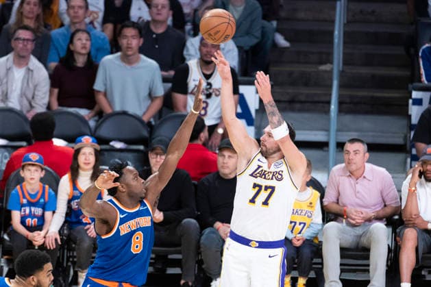 March 8, 2026, Los Angeles, California, USA: Los Angeles LakersÃ¢â‚¬â ¢ Luka DonÄÂiÄ¡ (77) shoots against New York KnicksÃ¢â‚¬â ¢ OG Anunoby (8) during an NBA, Basketball Herren, USA basketball game at Crypto.com Arena on Sunday, March 8, 2026 in Los Angeles. NBA 2026: Knicks Vs Lakers  - ZUMAc68_ 20260308_zaf_c68_014 Copyright: xRingoxChiux