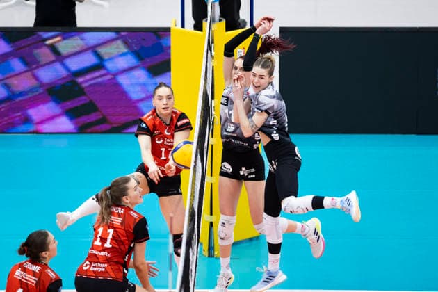 1 Volleyball Bundesliga Women Schwarz Weiss Erfurt vs Dresdner SC Erfurt 08 03 2026 Isabel KovaÄiÄ‡ 11 Schwarz Weiss Erfurt center and Elizabeth Sandbothe 2 Schwarz Weiss Erfurt right vs Lorena Lorber Fijok 17 Dresdner SC center left and Amanda Siksna 11 Dresdner SC 1 Volleyball Bundesliga Women Schwarz Weiss Erfurt vs Dresdner SC Riethsporthalle Erfurt 08 03 2026 Copyright: xBEAUTIFULxSPORTS Duehringx