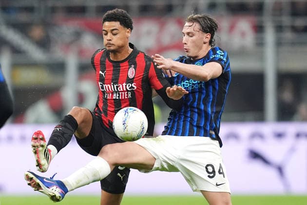 Inter Milan s Francesco Pio Esposito fights for the ball with AC Milan s Koni De Winter during the Serie A soccer match between Milan and Inter at the San Siro Stadium in Milan , north Italy - Sunday , March 08 , 2026. - Soccer .  Copyright: xSpada LaPressex