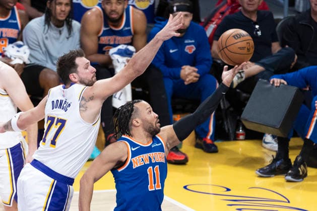 March 8, 2026, Los Angeles, California, USA: New York KnicksÃ¢â‚¬â ¢ Jalen Brunson (11) goes past Los Angeles LakersÃ¢â‚¬â ¢ Luka DonÄÂiÄ¡ (77) to the basket during an NBA, Basketball Herren, USA basketball game at Crypto.com Arena on Sunday, March 8, 2026 in Los Angeles. NBA 2026: Knicks Vs Lakers  - ZUMAc68_ 20260308_zaf_c68_020 Copyright: xRingoxChiux