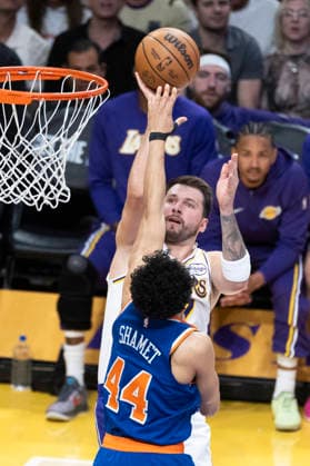 March 8, 2026, Los Angeles, California, USA: Los Angeles LakersÃ¢â‚¬â ¢ Luka DonÄÂiÄ¡ (77) shoots against New York KnicksÃ¢â‚¬â ¢ Landry Shamet (44) during an NBA, Basketball Herren, USA basketball game at Crypto.com Arena on Sunday, March 8, 2026 in Los Angeles. NBA 2026: Knicks Vs Lakers  - ZUMAc68_ 20260308_zaf_c68_025 Copyright: xRingoxChiux