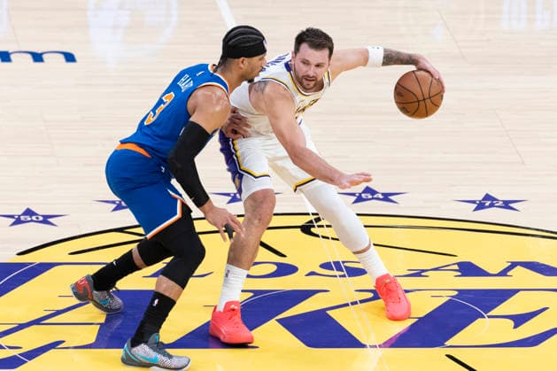 March 8, 2026, Los Angeles, California, USA: Los Angeles LakersÃ¢â‚¬â ¢ Luka DonÄÂiÄ¡ (77) is defended by New York KnicksÃ¢â‚¬â ¢ Josh Hart (3) during an NBA, Basketball Herren, USA basketball game at Crypto.com Arena on Sunday, March 8, 2026 in Los Angeles. NBA 2026: Knicks Vs Lakers  - ZUMAc68_ 20260308_zaf_c68_028 Copyright: xRingoxChiux