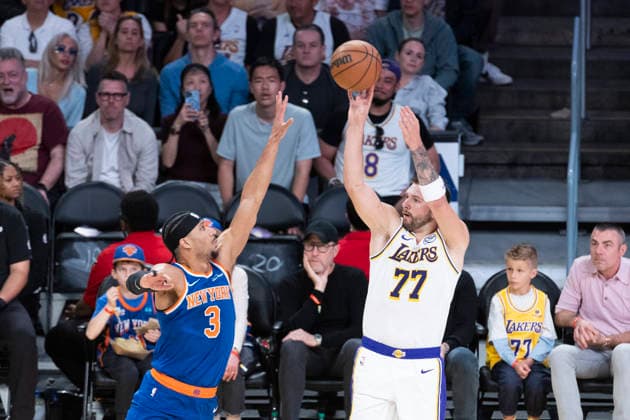 March 8, 2026, Los Angeles, California, USA: Los Angeles LakersÃ¢â‚¬â ¢ Luka DonÄÂiÄ¡ (77) shoots against New York KnicksÃ¢â‚¬â ¢ Josh Hart (3) during an NBA, Basketball Herren, USA basketball game at Crypto.com Arena on Sunday, March 8, 2026 in Los Angeles. NBA 2026: Knicks Vs Lakers  - ZUMAc68_ 20260308_zaf_c68_032 Copyright: xRingoxChiux
